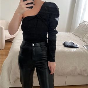Zara one shoulder / sleeve asymmetric black top - M